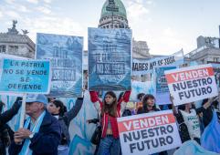 Ley de Glaciares Marcha Congreso Crédito Pepe Mateos Greenpeace.jpg