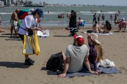 Intervención Glaciares Mar del Plata Crédito Diego Izquierdo Greenpeace (1).jpg