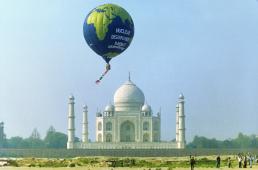 1998 junio. Acción contra las pruebas nucleares en el Taj Mahal..jpg