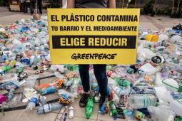 Providencia Regula Plásticos © Cristóbal Olivares Greenpeace.jpg