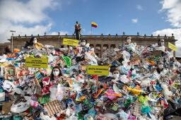 GPCO Montaña de Basura Plaza de Bolívar Crédito Diana Rey Melo Greenpeace (8).jpg