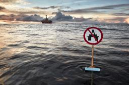 Plataforma Offshore © Mitja Kobal  Greenpeace.jpg