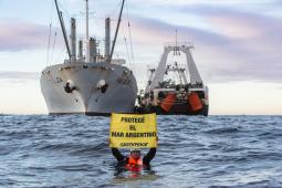 Ship Tour Arctic Sunrise 2022 Transbordo Pesca © Martin Katz  Greenpeace.jpg
