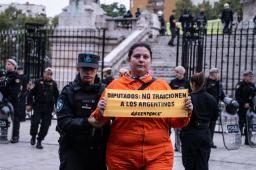 Banner Congreso Ley de Glaciares Crédito Pepe Mateos Greenpeace (7).jpg