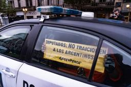 __Banner Congreso Ley de Glaciares Crédito Pepe Mateos Greenpeace (9).jpg