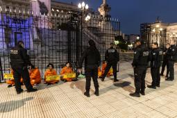 __Banner Congreso Ley de Glaciares Crédito Sebastián Pani Greenpeace (10).jpg