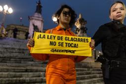 __Banner Congreso Ley de Glaciares Crédito Sebastián Pani Greenpeace (2).jpg