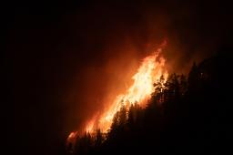 Incendio en  El Hoyo Chubut © Matías Garay Greenpeace.jpg